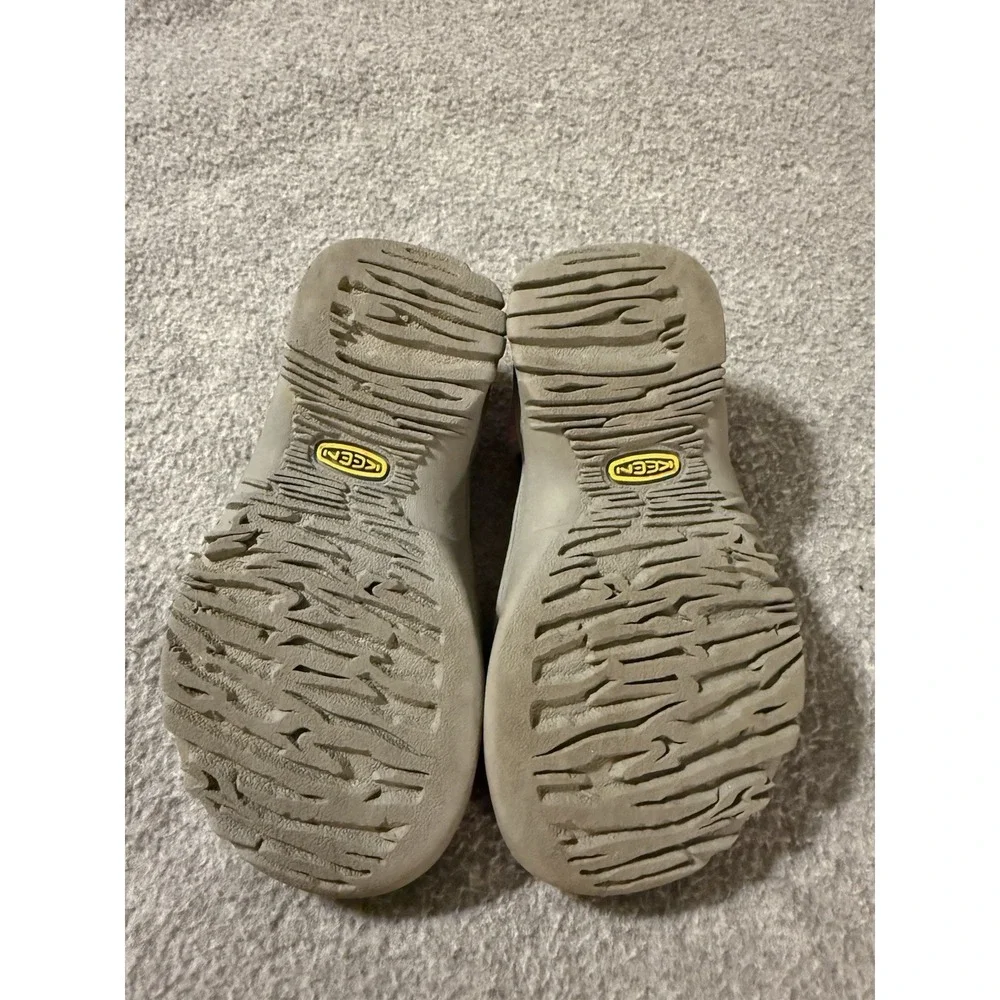 Keen whisper girls